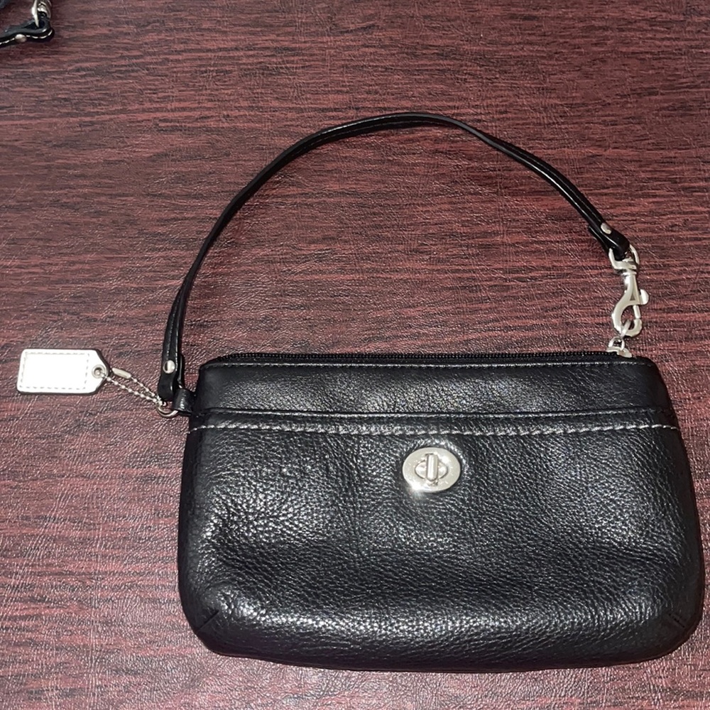 COACH corner zip wallet